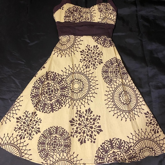 Dress - Picture 1 of 3